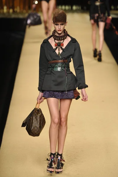 Look 48